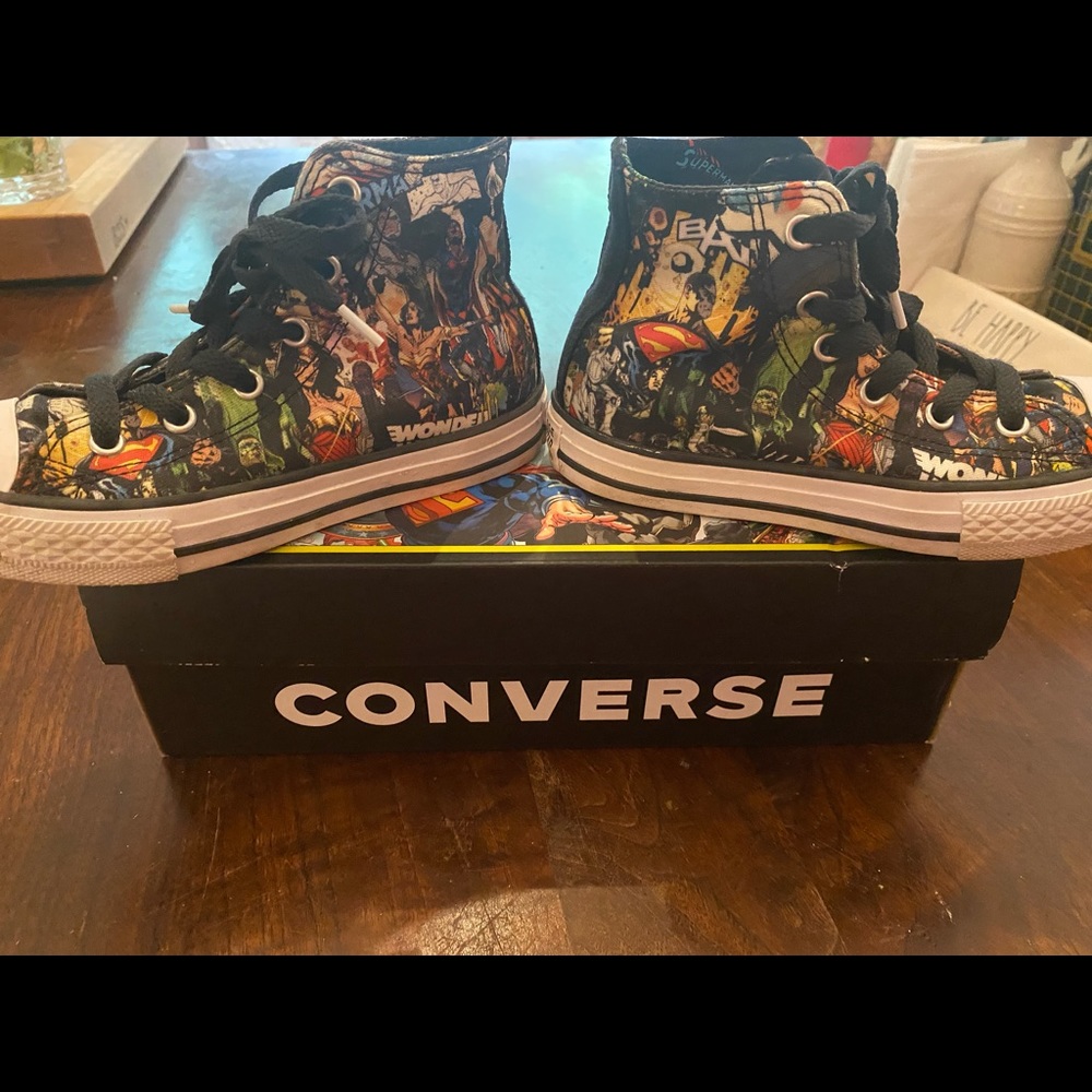 Converse: justice league unisex High top All Star Chuck Taylors
Great condition
